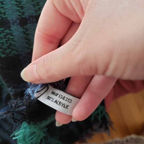 Blue and Green Checked Scarf NWOT - Picture 3 of 4
